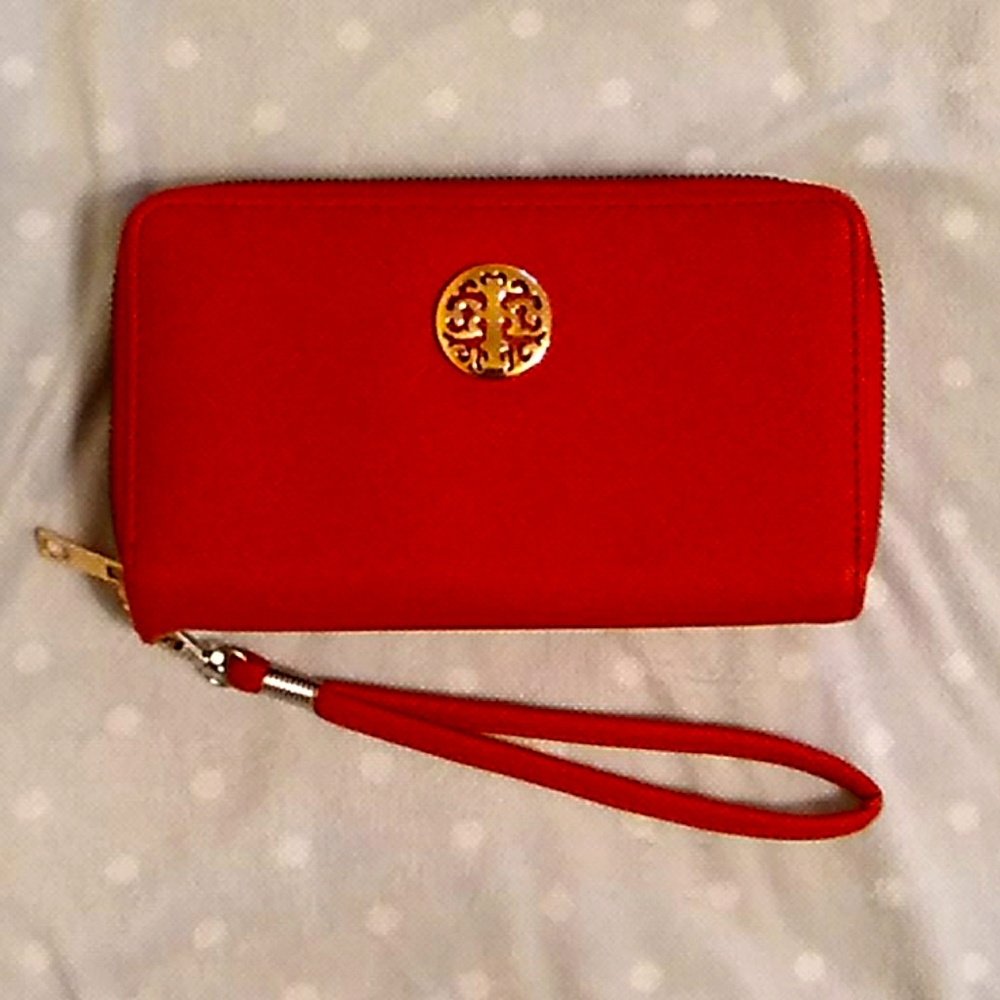 🌟HP🌟RED FAUX LEATHER WRISTLET WALLET